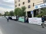 تجمع خریداران لاماری و کرمان‌موتور مقابل وزارت صمت و شورای رقابت