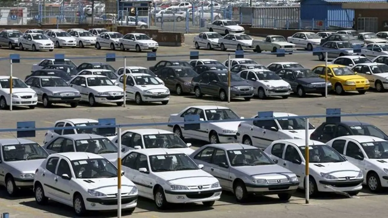 وزیر اقتصاد: عرضه خودرو در بورس ادامه می‌یابد