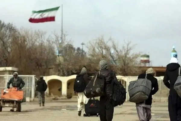 اتباع چمدان بستند / وداع همیشگی با افغانی ها !