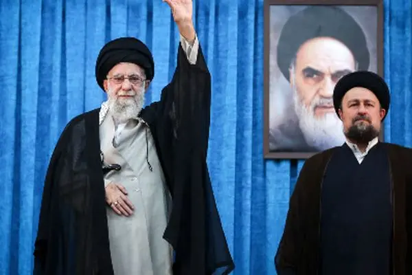 عکس اختصاصی از حضور رهبر انقلاب در حرم امام خمینی