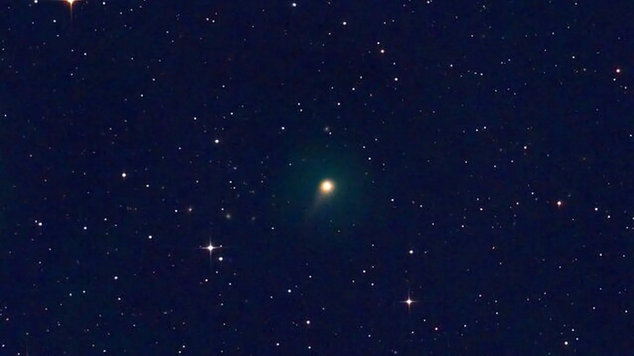 تصاویری از یک دنباله‌دار سبز خیره‌کننده