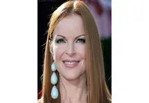 گوشواره خیره کننده این سلبریتی در بین رقبا + عکس