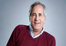 جدیدترین عکس از مجید مظفری با استایل جوان‌پسند / در سن ۷۳ سالگی جذابتر از همه