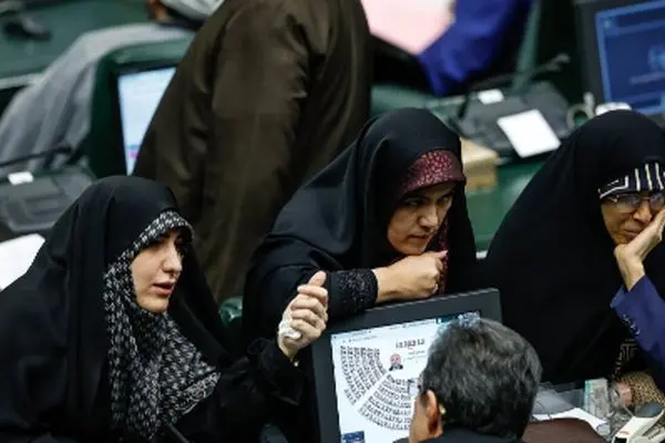 فلاحی: اکثریت آقایان در سلول های خاکستری شان، اعتقادی به توانایی زنان ندارند