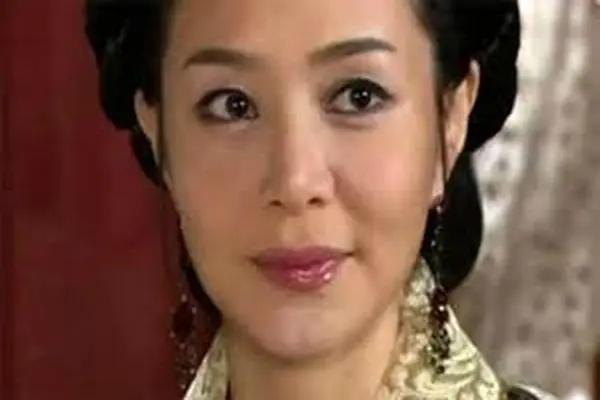 عکس باورنکردنی از بانو میو همسر یوری در امپراطور بادها / در 54 سالگی جوانتر از تلویزیون !