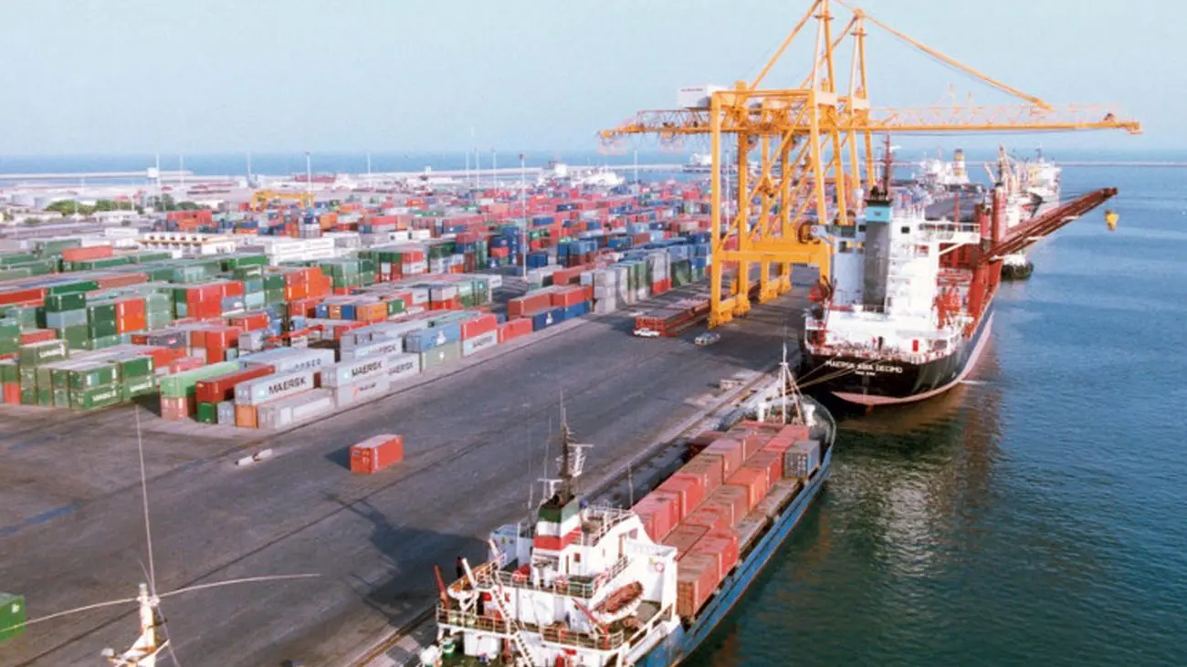 مشکلات ارزی و تحریم‌ها، مانع تخلیه کشتی‌های تجاری در بنادر ایران