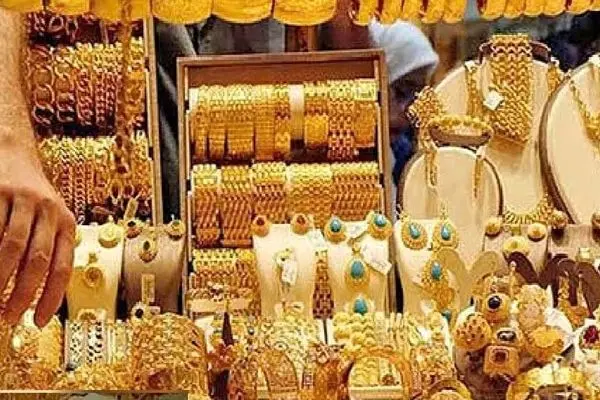 سردرگمی در بازار طلا؛ معامله‌گران چه می‌گویند؟