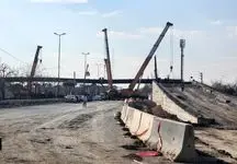 نصب عرشه پل دوربرگردان شرق به شرق بزرگراه شهید آوینی