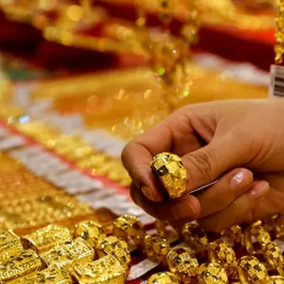 پیش‌بینی جدید قیمت طلا در تاسوعا و عاشورا؛ خرید کنیم یا صبر کنیم؟