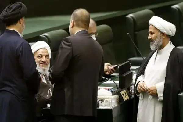 این سه نفر در مجلس برای زمین زدن دولت پزشکیان هر کاری می‌ کنند!