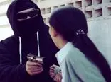 لحظه حمله به دختر جوان در خیابان خلوت + فیلم