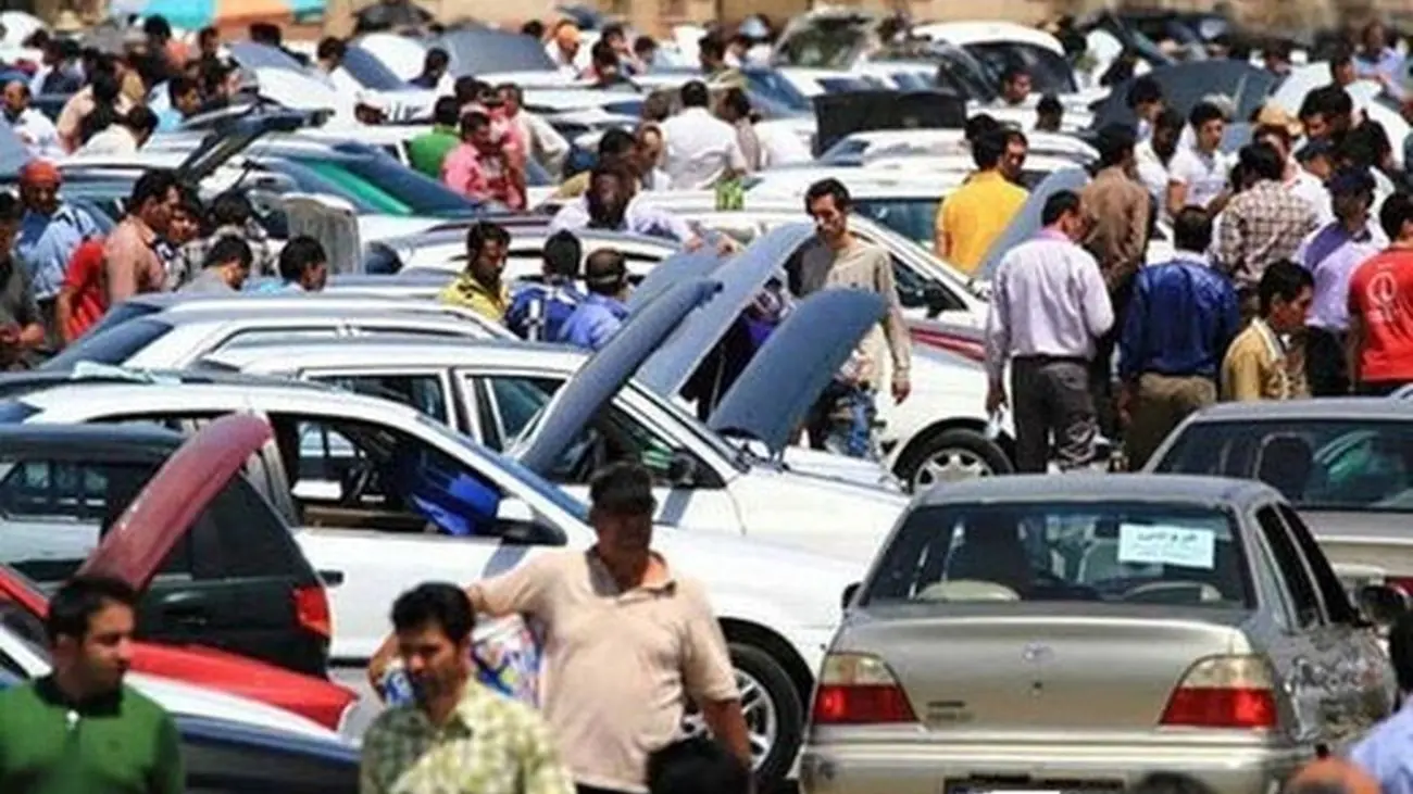 شیب تند کاهش قیمت خودرو در بازار تهران / شهرستانی ها برای خرید به تهران می آیند!