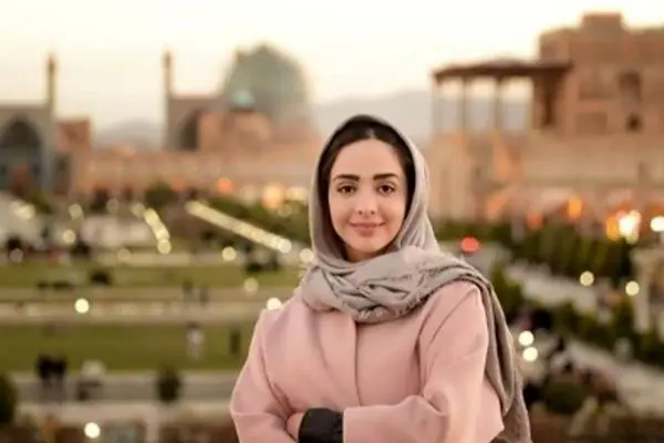 افشاگری جنجالی المیرا دهقانی درباره زندگی خانوادگی اش؛ از مطب دندانپزشکی پدر تا زندگی لاکچری خواهرش در ایتالیا!