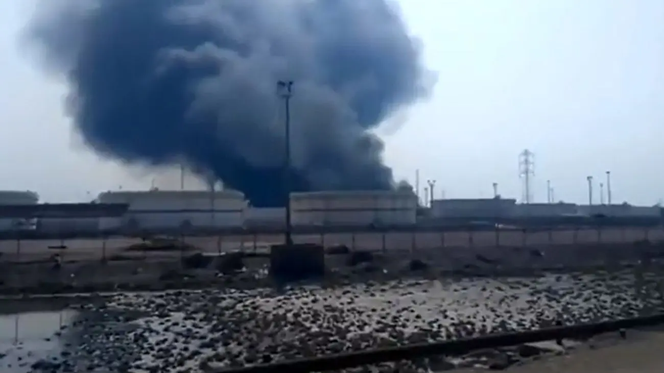 آتش سوزی بزرگ در کانال نفتی ماهشهر + فیلم