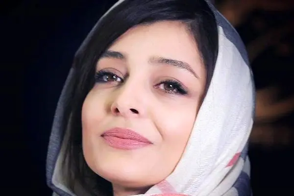 ساره بیات با استایل خاص و بدون روسری در حال سوارکاری / شیک و خوش هیکل !