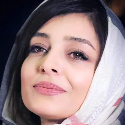 ساره بیات با استایل خاص و بدون روسری در حال سوارکاری / شیک و خوش هیکل !