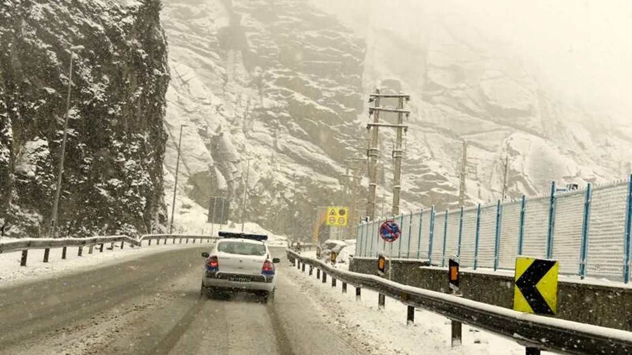 برف و باران جاده‌های ۹ استان کشور را در بر می‌گیرد 