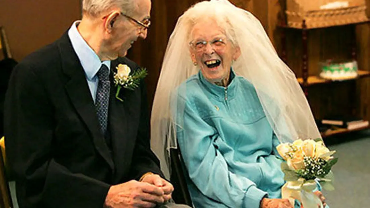 عروسی پیرترین عروس و داماد / چند سال عاشق هم بودند! + عکس