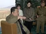 اولین تصویر از دختر رهبر کره شمالی کنار پدرش هنگام پرتاب موشک قاره پیما