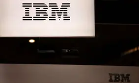 شرکت IBM با امید جایگزینی هوش مصنوعی با انسان، استخدام در 7800 موقعیت شغلی را متوقف می‌کند