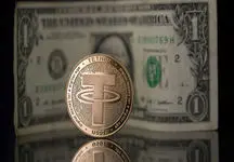 تتر بخریم یا دلار کاغذی؟ سوددهی کدام بیشتر است؟