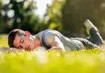 چرا در فصل بهار بیشتر احساس خستگی و خواب آلودگی می کنیم ؟