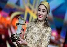  این عکس فرشته حسینی در سطح شهر ممنوع شد 