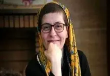 چیدمان خاص منزل سوسن پرور؛ فرش پتینه و مبلمان چوبی به سبک نوستالژیک!