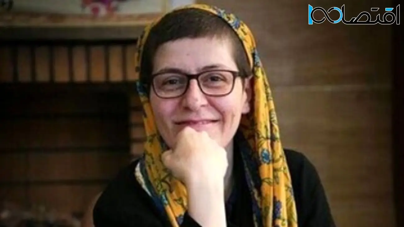 چیدمان خاص منزل سوسن پرور؛ فرش پتینه و مبلمان چوبی به سبک نوستالژیک!