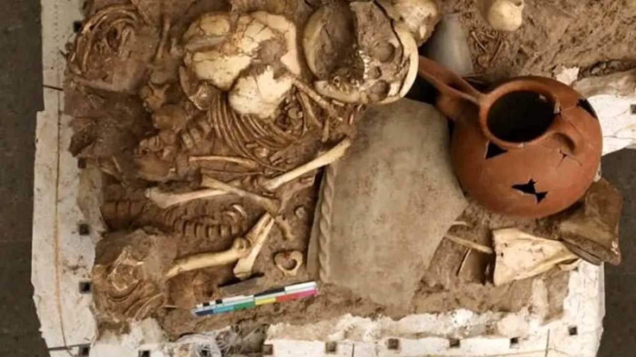 کشف اسکلت کودکان سه هزار ساله در قره تپه + عکس