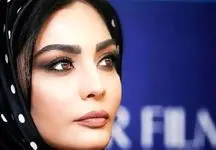 عکس آرایش یلدایی صحرا اسداللهی با لباس تم یلدایی
