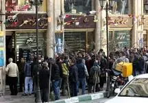صف خرید به بازار دلار بازگشت /توصیه پیشکسوتان بازار به فرزین