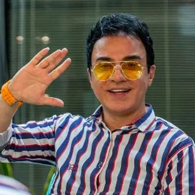 رونمایی از خودروی فوق‌لوکس داریوش فرضیایی؛ عموپورنگ این‌بار با ماشین میلیاردی آمد!