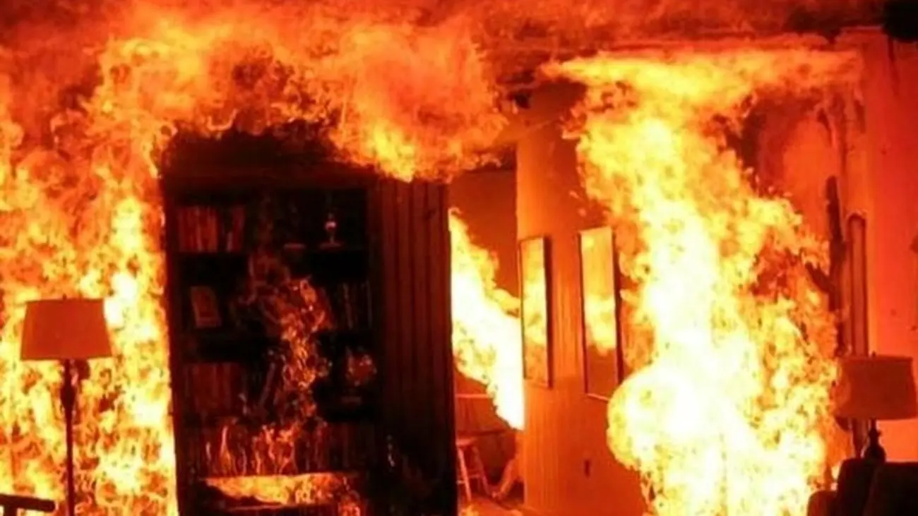 آتش سوزی مهیب و نابودی 12 مغازه در مازندران