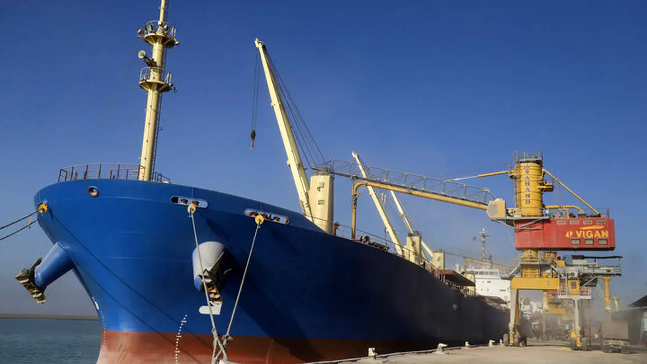 روزانه یک میلیون دلار جریمه تأخیر تخلیه کشتی‌ها از جیب ایرانی ها می رود /  بندر امام را دریابید