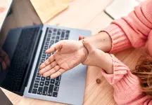 اندازه گیری دقیق مچ دست برای خرید دستبند