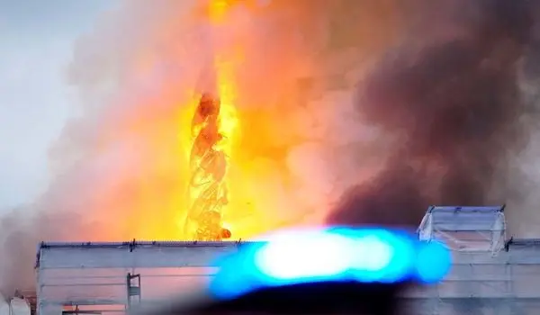 آتش سوزی ساختمان بورس + تصاویر 