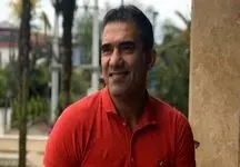 ژست خاص دروازه‌بان پرسپولیس در کنار بهترین بازیکن استقلال + عکس
