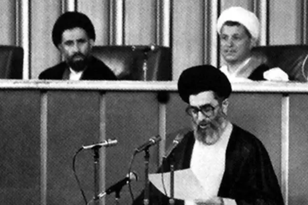 از انتخابات رهبری آیت‌الله خامنه‌ای تا وصیت‌نامه امام خمینی در صندوق امانات