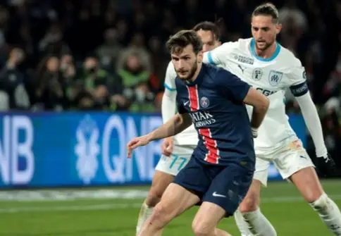 واکنش تند هواداران PSG به رابیو و مادرش با بنر جنجالی! +عکس