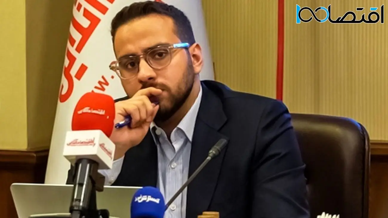 وقتی مذاکرات بازار ارز را مهار میکنند؛ غیبت وزیر اقتصاد!