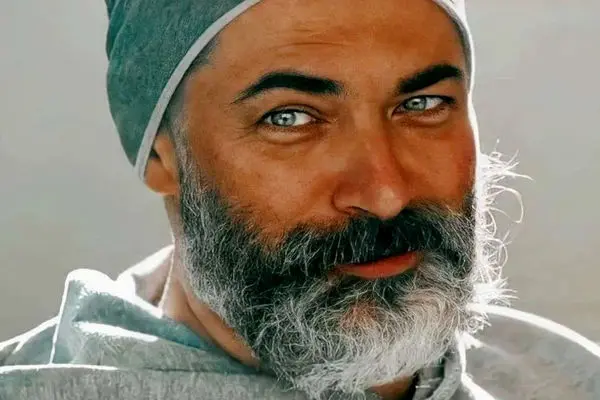 تغییر چهره غیرقابل شناسایی پارسا پیروزفر / آقای بازیگر سرش را از ته تراشید !