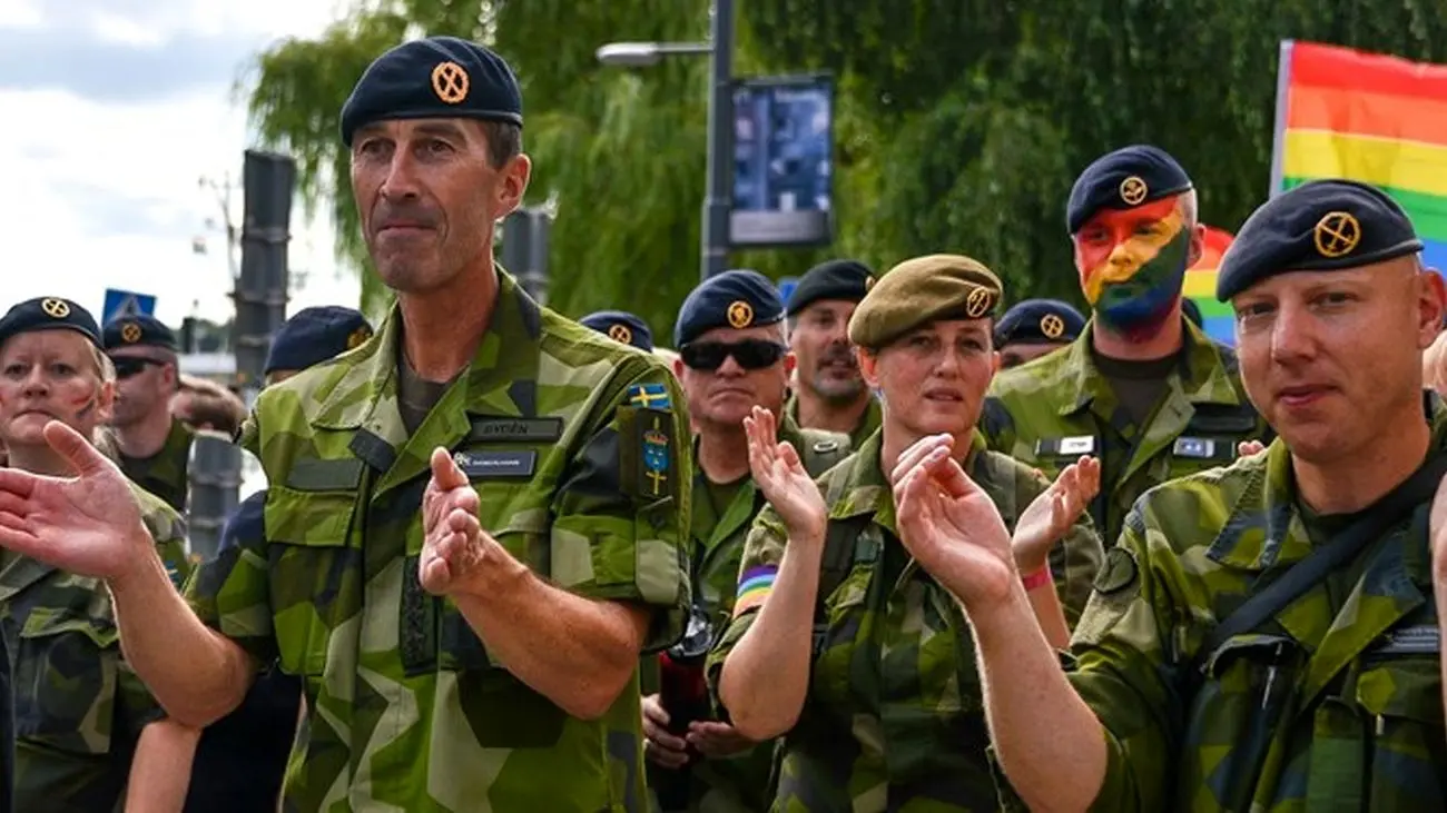 سرویس ویژه ارتش سوئد به همجنس‌بازان