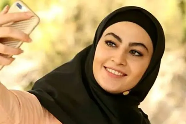 ژست بامزه آزاده زارعی و مریم مومن؛ دو ستاره جذاب بانوی عمارت و آوای باران!