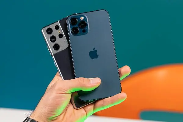 نرخ ارز چگونه قیمت گوشی را بالا می‌برد؟
